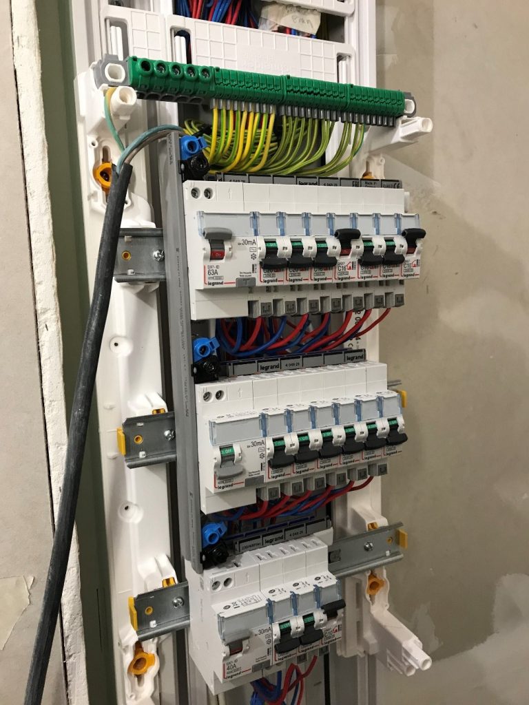 Électricien à Verrières-en-Anjou